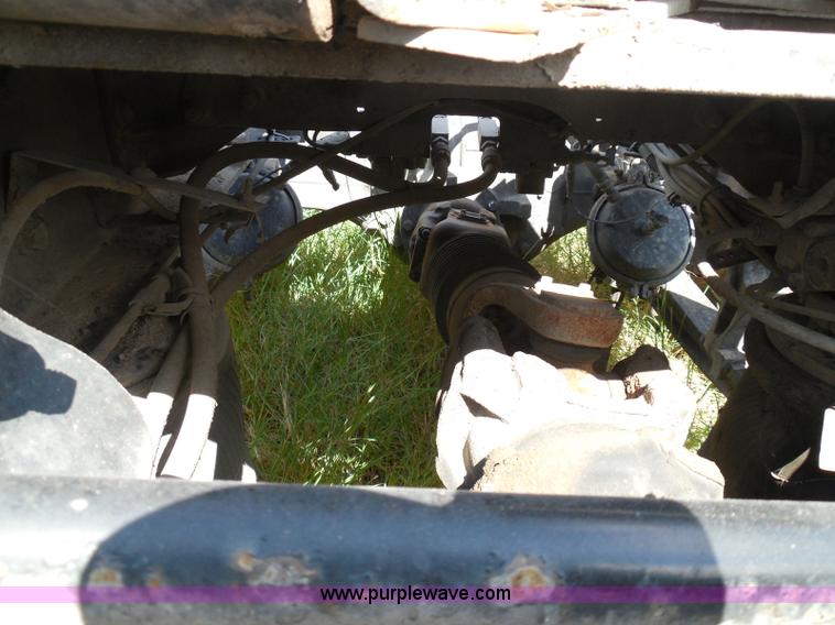 image for item I3351 2005 International 9400i semi truck