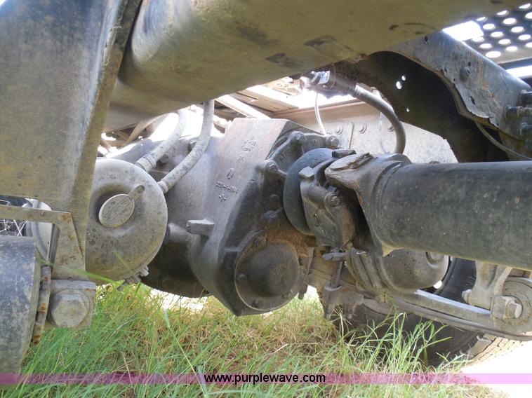 image for item I3351 2005 International 9400i semi truck