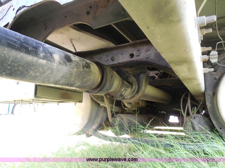 image for item I3351 2005 International 9400i semi truck