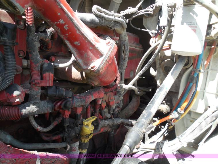 image for item I3351 2005 International 9400i semi truck