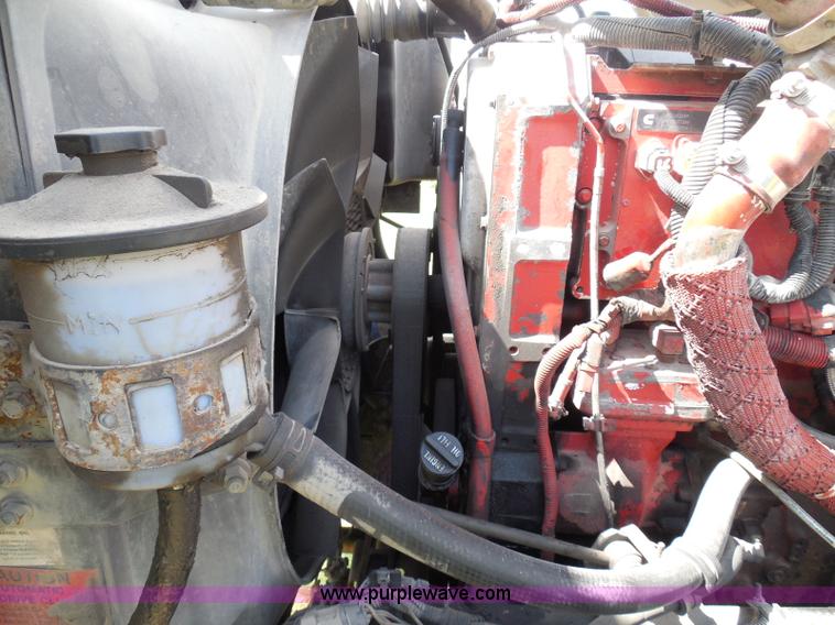 image for item I3351 2005 International 9400i semi truck