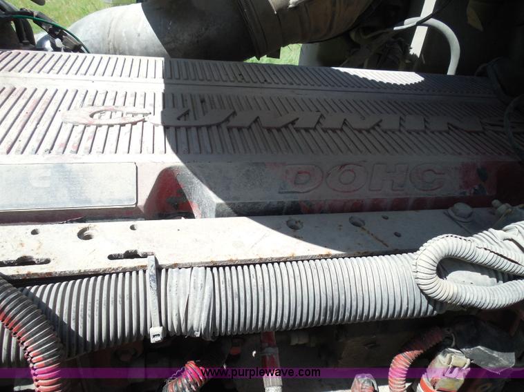 image for item I3351 2005 International 9400i semi truck