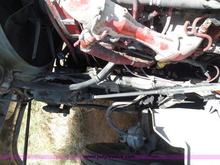 image for item I3351 2005 International 9400i semi truck