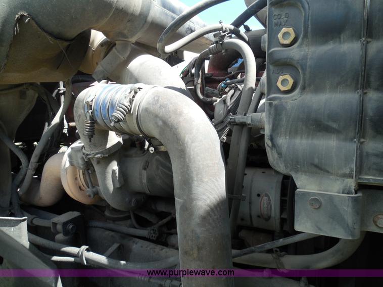 image for item I3351 2005 International 9400i semi truck