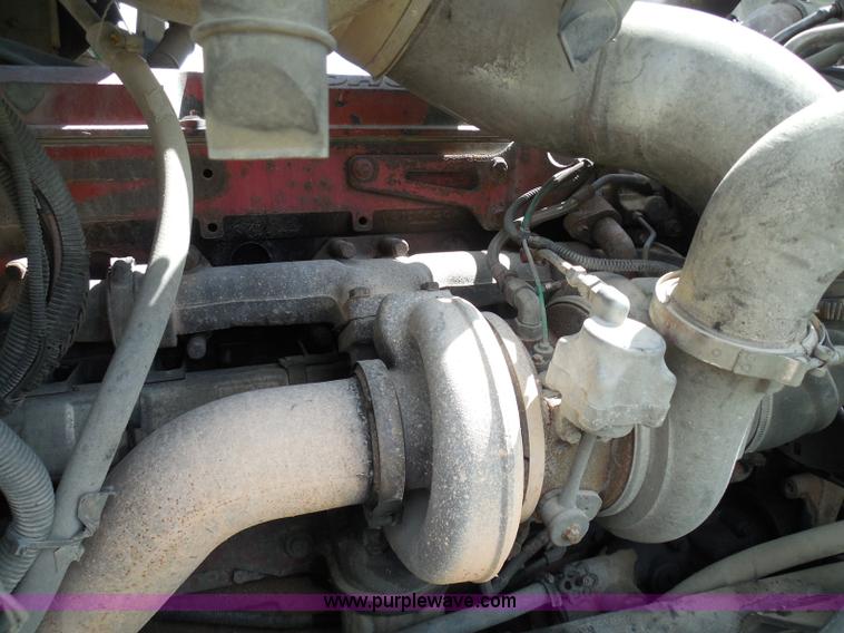 image for item I3351 2005 International 9400i semi truck