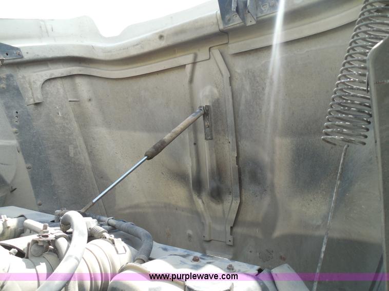 image for item I3351 2005 International 9400i semi truck