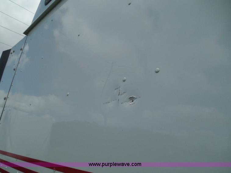 image for item I3351 2005 International 9400i semi truck