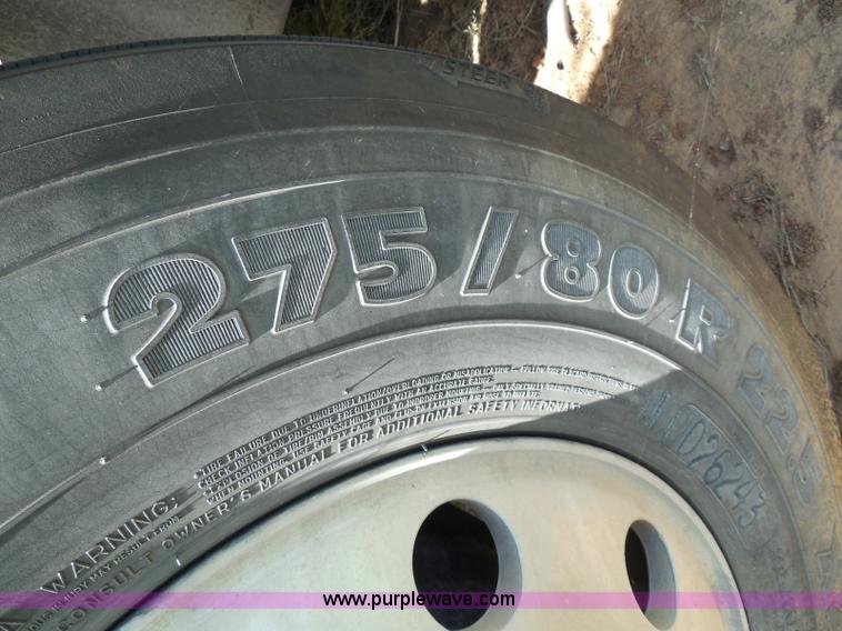 image for item I3351 2005 International 9400i semi truck