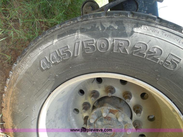 image for item I3351 2005 International 9400i semi truck