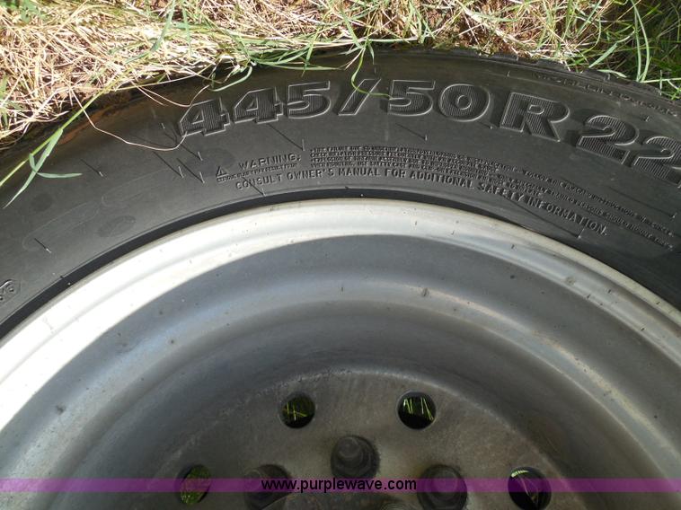 image for item I3351 2005 International 9400i semi truck