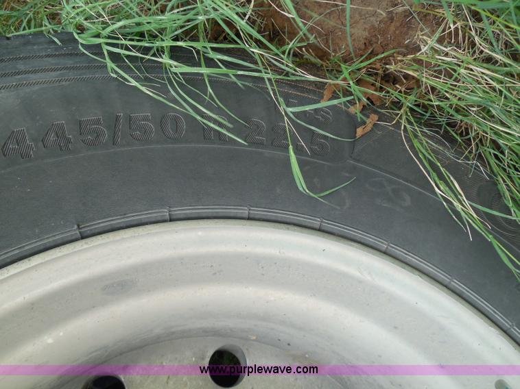 image for item I3351 2005 International 9400i semi truck