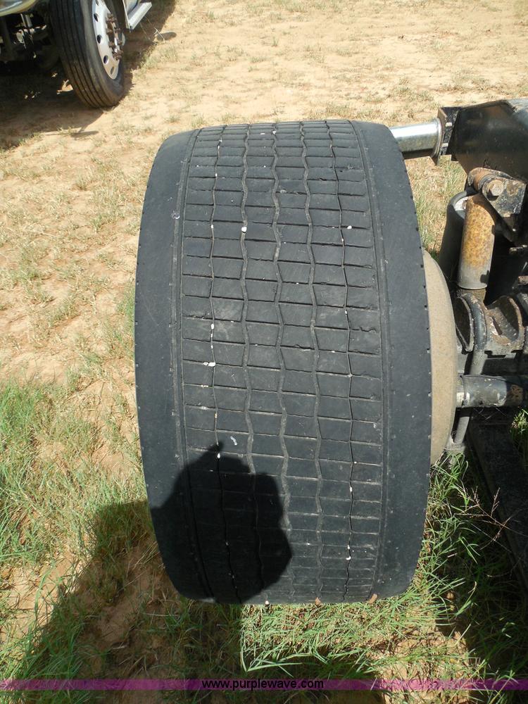 image for item I3351 2005 International 9400i semi truck