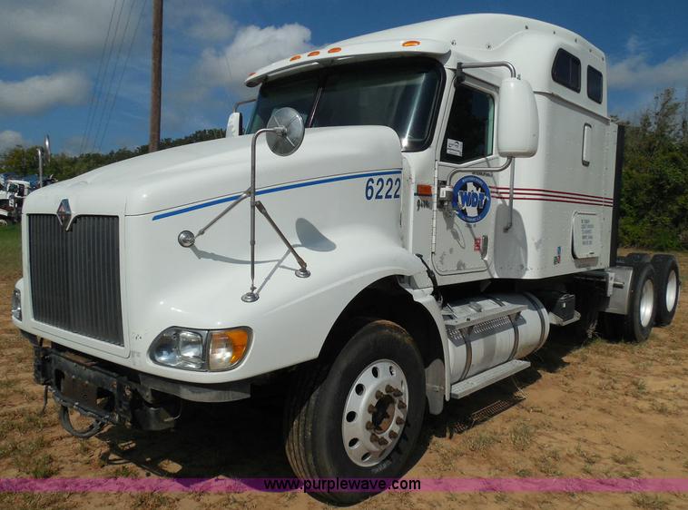 image for item I3352 2005 International 9400i semi truck