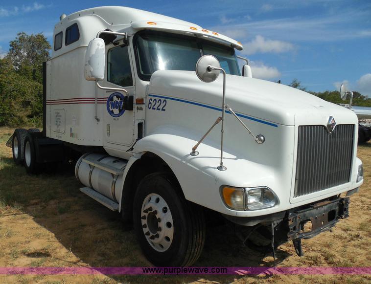 image for item I3352 2005 International 9400i semi truck