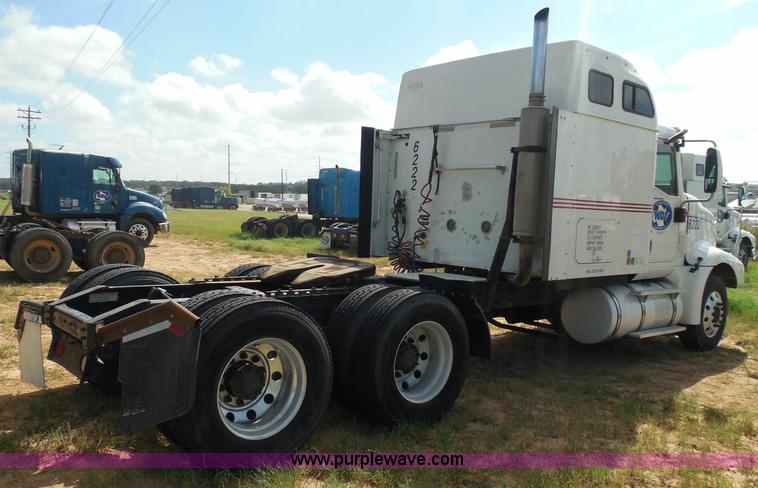 image for item I3352 2005 International 9400i semi truck