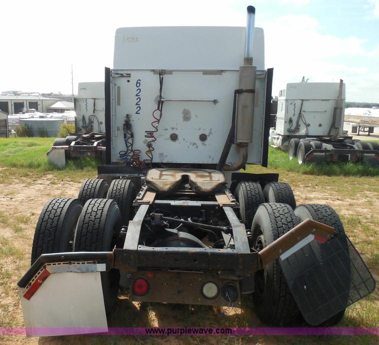 image for item I3352 2005 International 9400i semi truck