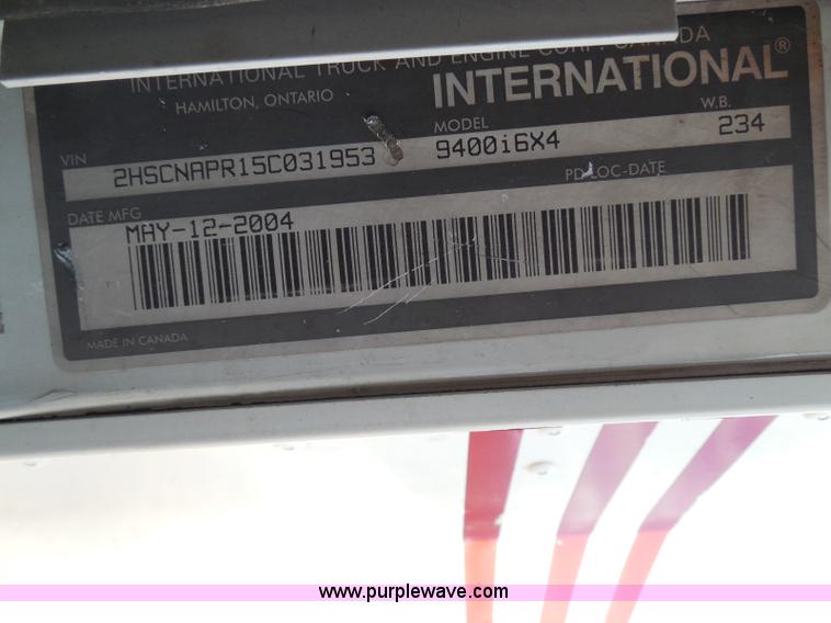 image for item I3352 2005 International 9400i semi truck