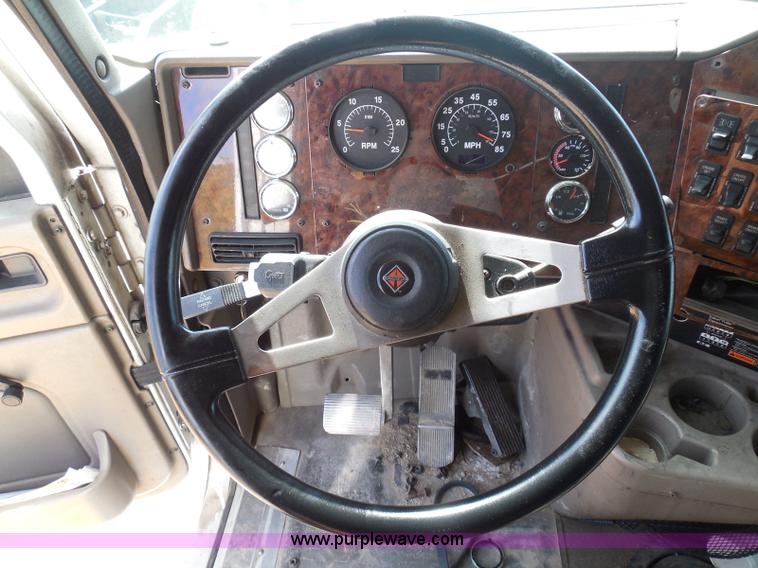 image for item I3352 2005 International 9400i semi truck