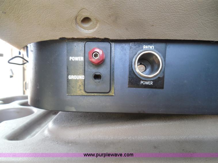 image for item I3352 2005 International 9400i semi truck