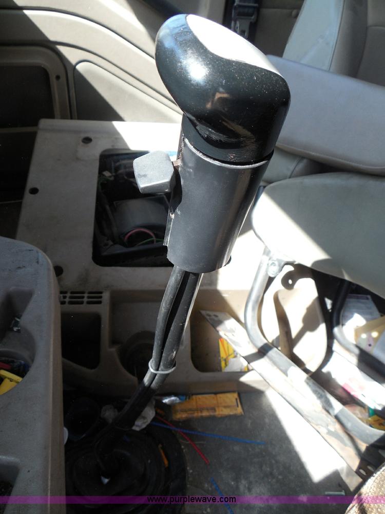 image for item I3352 2005 International 9400i semi truck