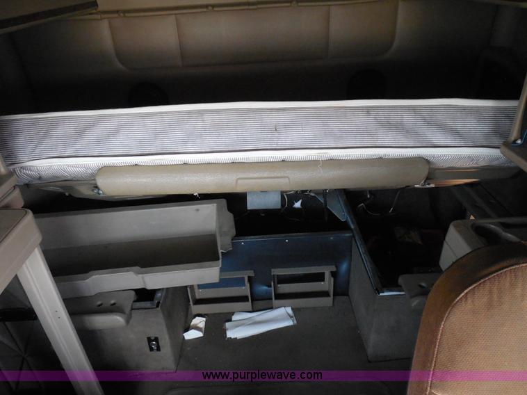 image for item I3352 2005 International 9400i semi truck