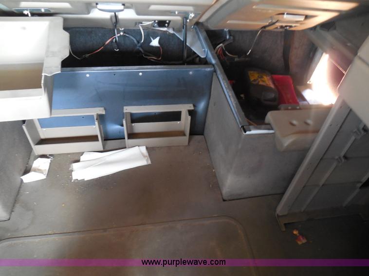 image for item I3352 2005 International 9400i semi truck