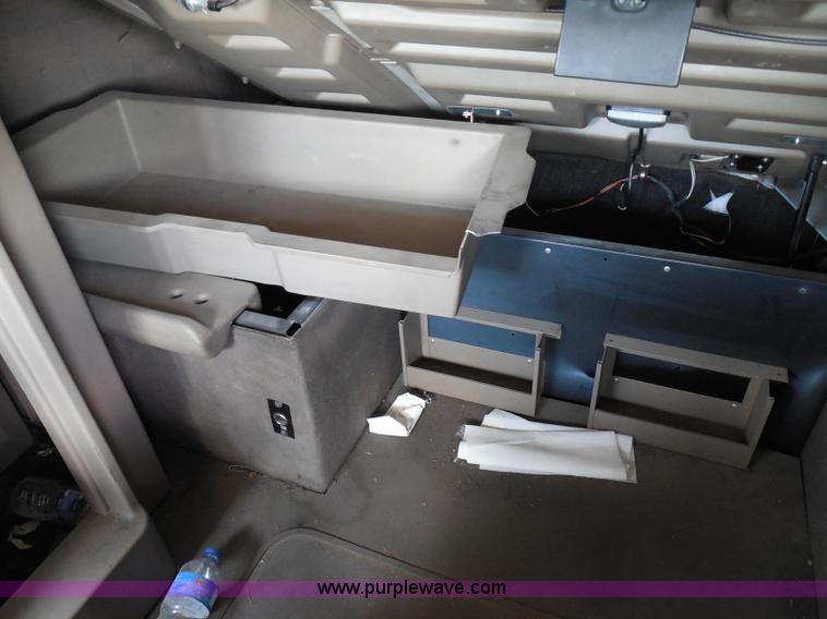 image for item I3352 2005 International 9400i semi truck