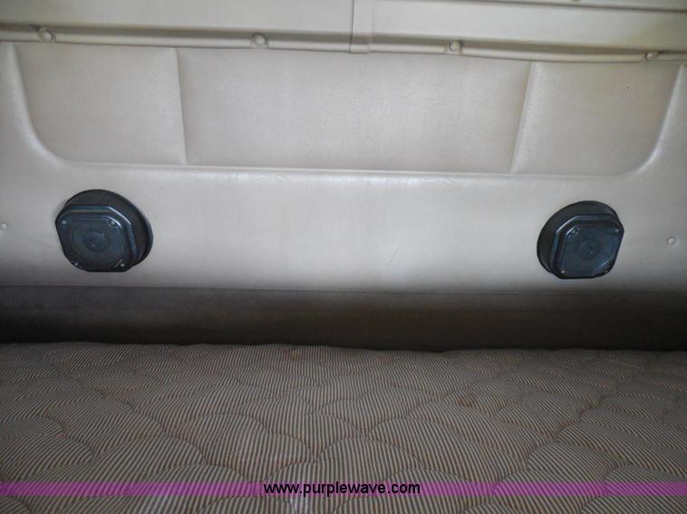 image for item I3352 2005 International 9400i semi truck