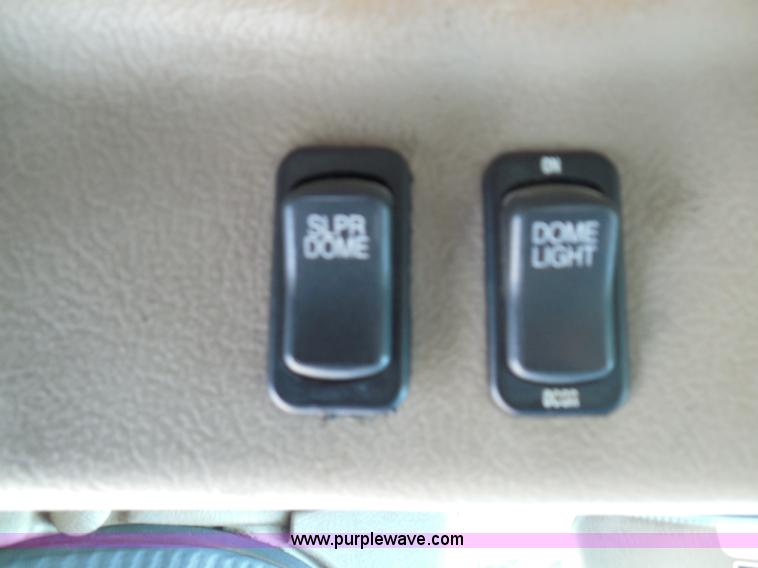 image for item I3352 2005 International 9400i semi truck