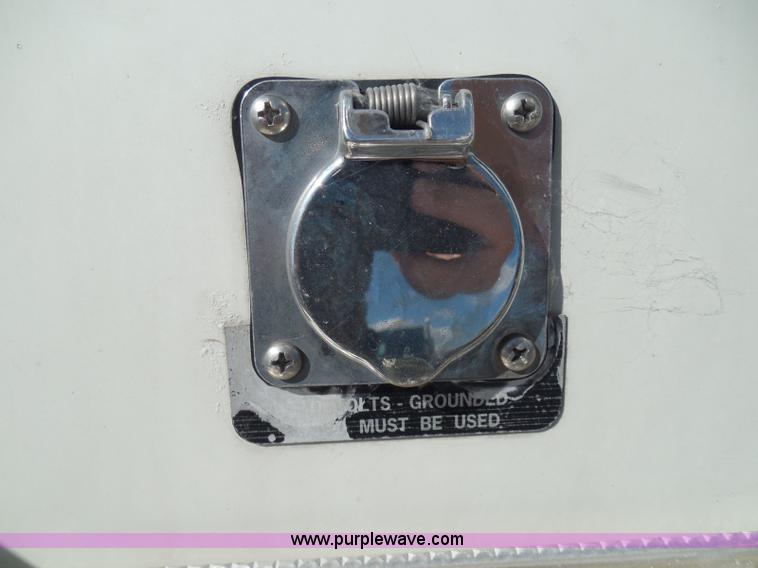 image for item I3352 2005 International 9400i semi truck