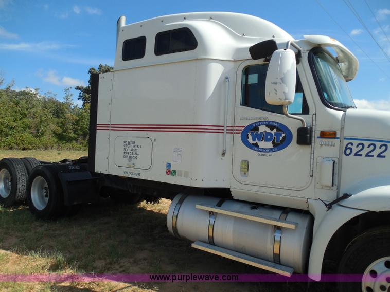 image for item I3352 2005 International 9400i semi truck