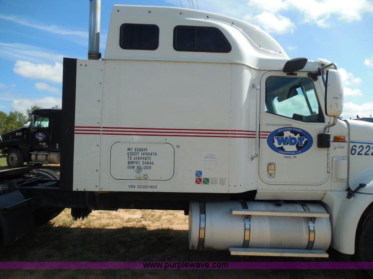 image for item I3352 2005 International 9400i semi truck