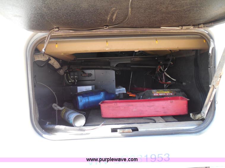 image for item I3352 2005 International 9400i semi truck