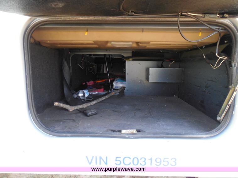 image for item I3352 2005 International 9400i semi truck