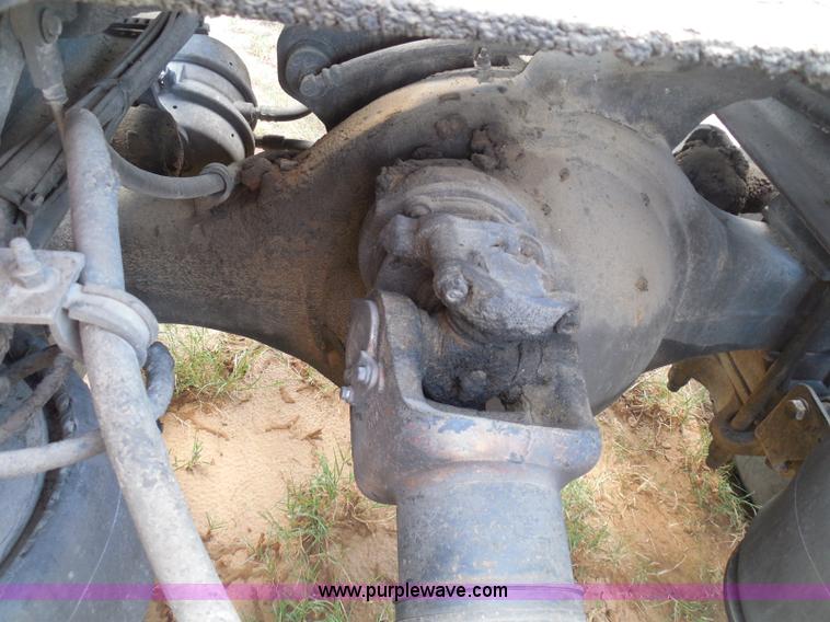 image for item I3352 2005 International 9400i semi truck