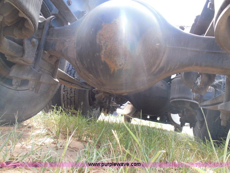 image for item I3352 2005 International 9400i semi truck