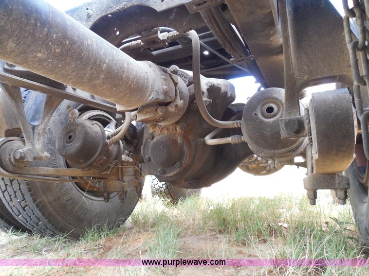 image for item I3352 2005 International 9400i semi truck