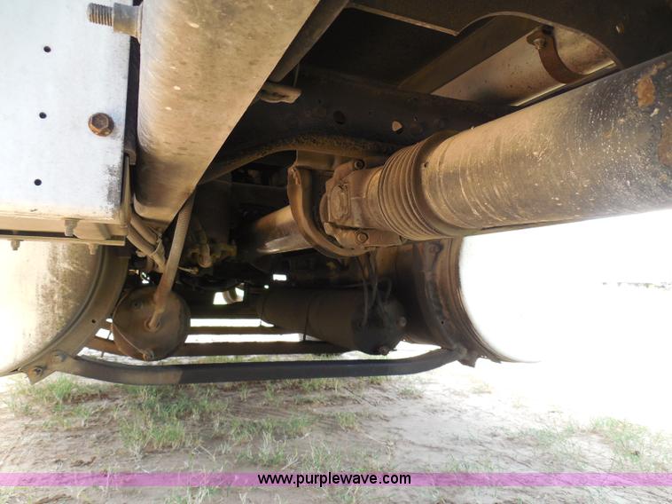 image for item I3352 2005 International 9400i semi truck