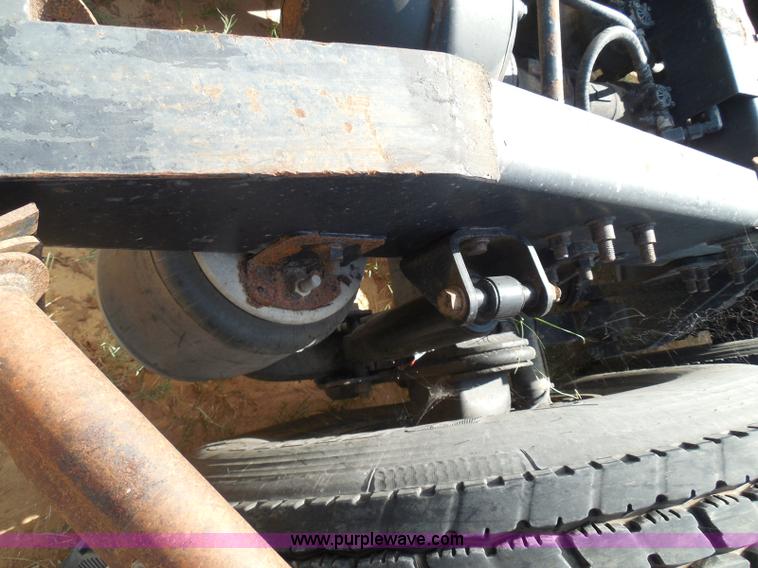 image for item I3352 2005 International 9400i semi truck