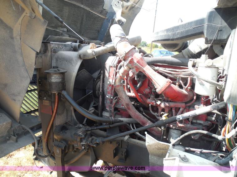 image for item I3352 2005 International 9400i semi truck