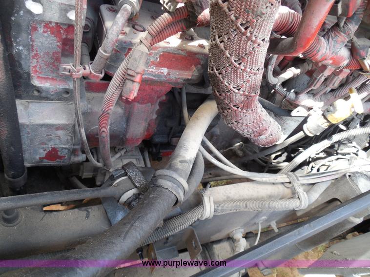 image for item I3352 2005 International 9400i semi truck