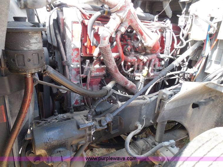 image for item I3352 2005 International 9400i semi truck