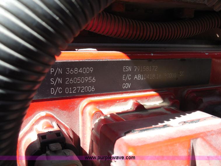 image for item I3352 2005 International 9400i semi truck