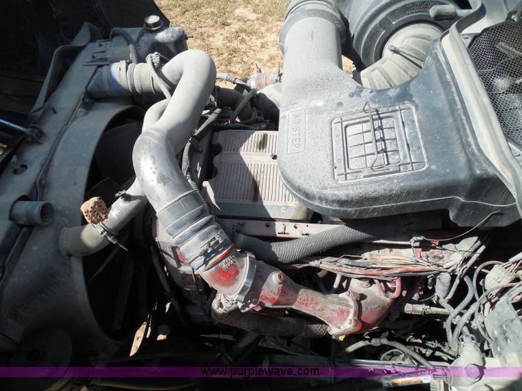 image for item I3352 2005 International 9400i semi truck