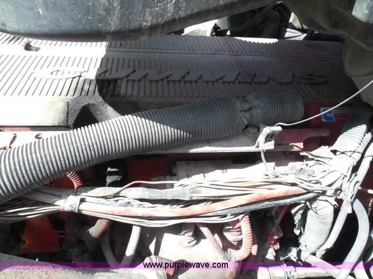 image for item I3352 2005 International 9400i semi truck