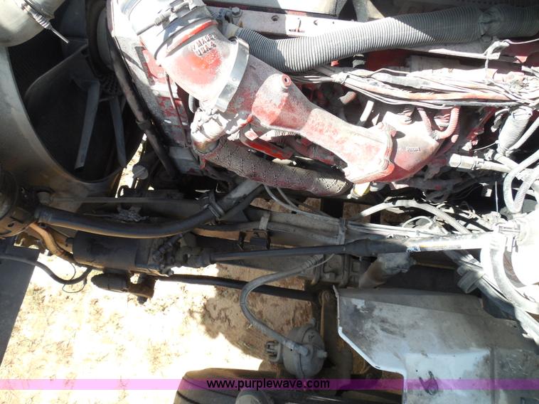 image for item I3352 2005 International 9400i semi truck