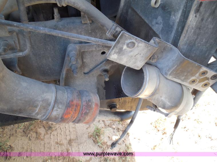 image for item I3352 2005 International 9400i semi truck