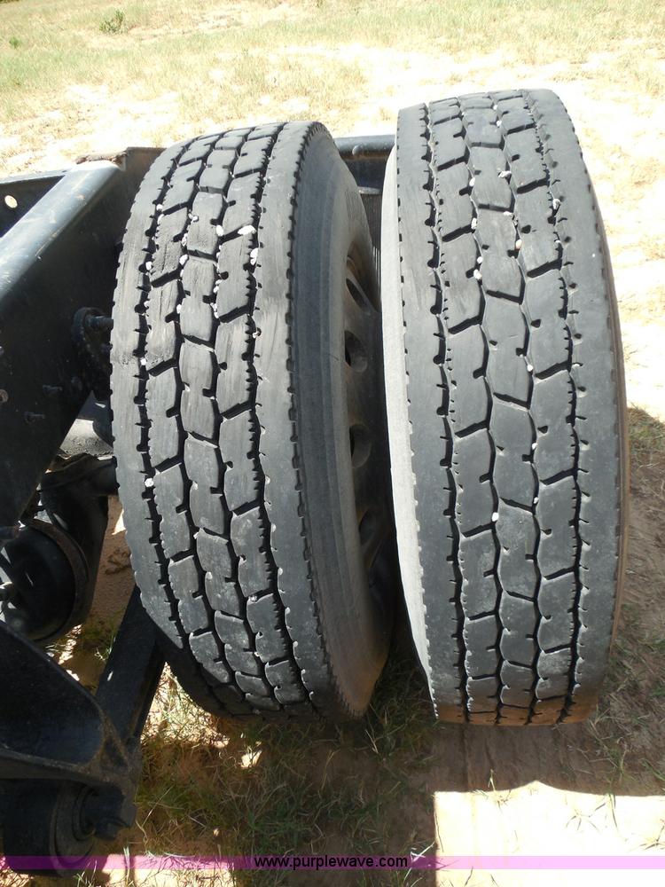 image for item I3352 2005 International 9400i semi truck