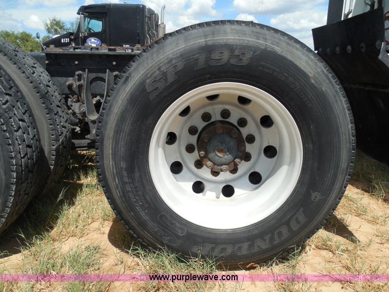 image for item I3352 2005 International 9400i semi truck