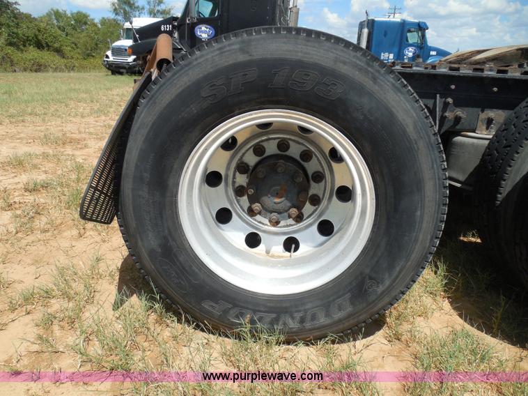 image for item I3352 2005 International 9400i semi truck